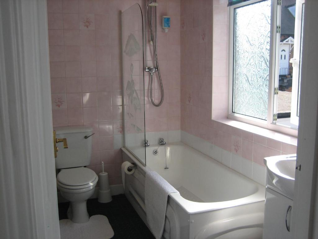 Gables Nest Bed & Breakfast Birmingham Room photo