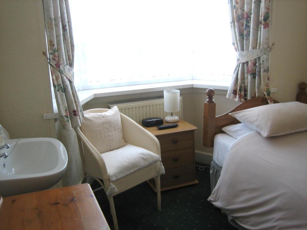 Gables Nest Bed & Breakfast Birmingham Room photo